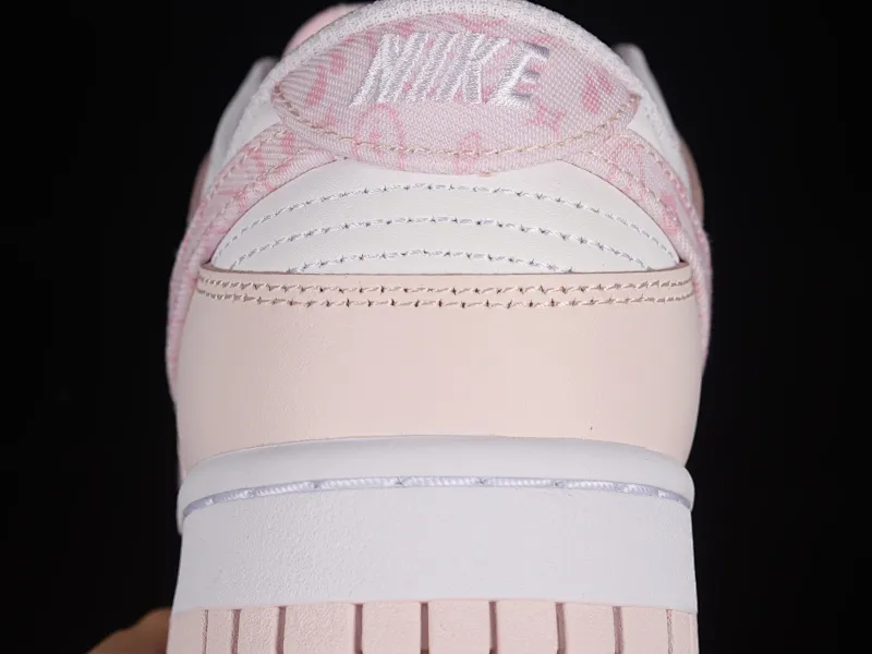 All categories Nk SB Dunk series Nk SB Dunk Low low-top sneakers C version Nk Dunk Low "Pink Paisley" Sakura pink SB low-top sports and leisure sneakers FD1449-100